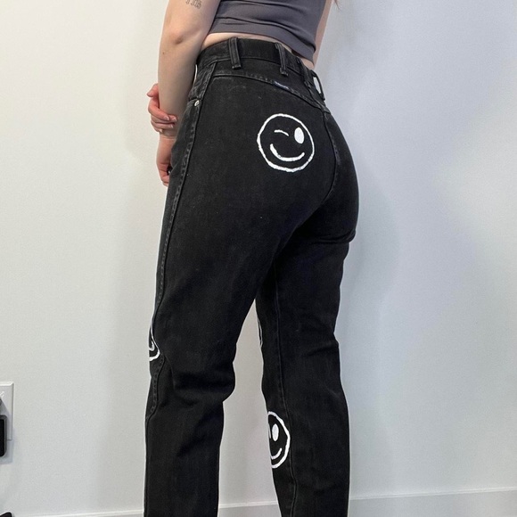 Vintage wrangler hand painted smiley face mom jeans - Picture 4 of 4